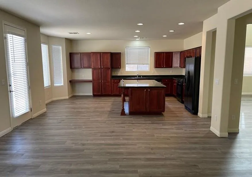 4 bed, 3064 sqft, $2,995 — Photo 4