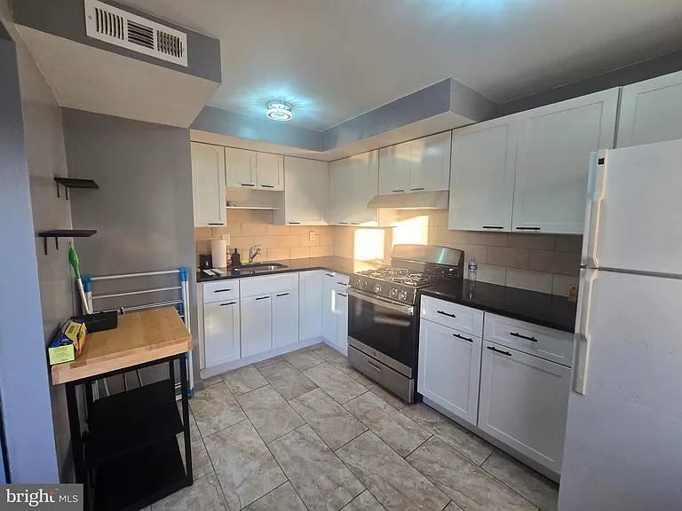 529 Foster St — Photo 7