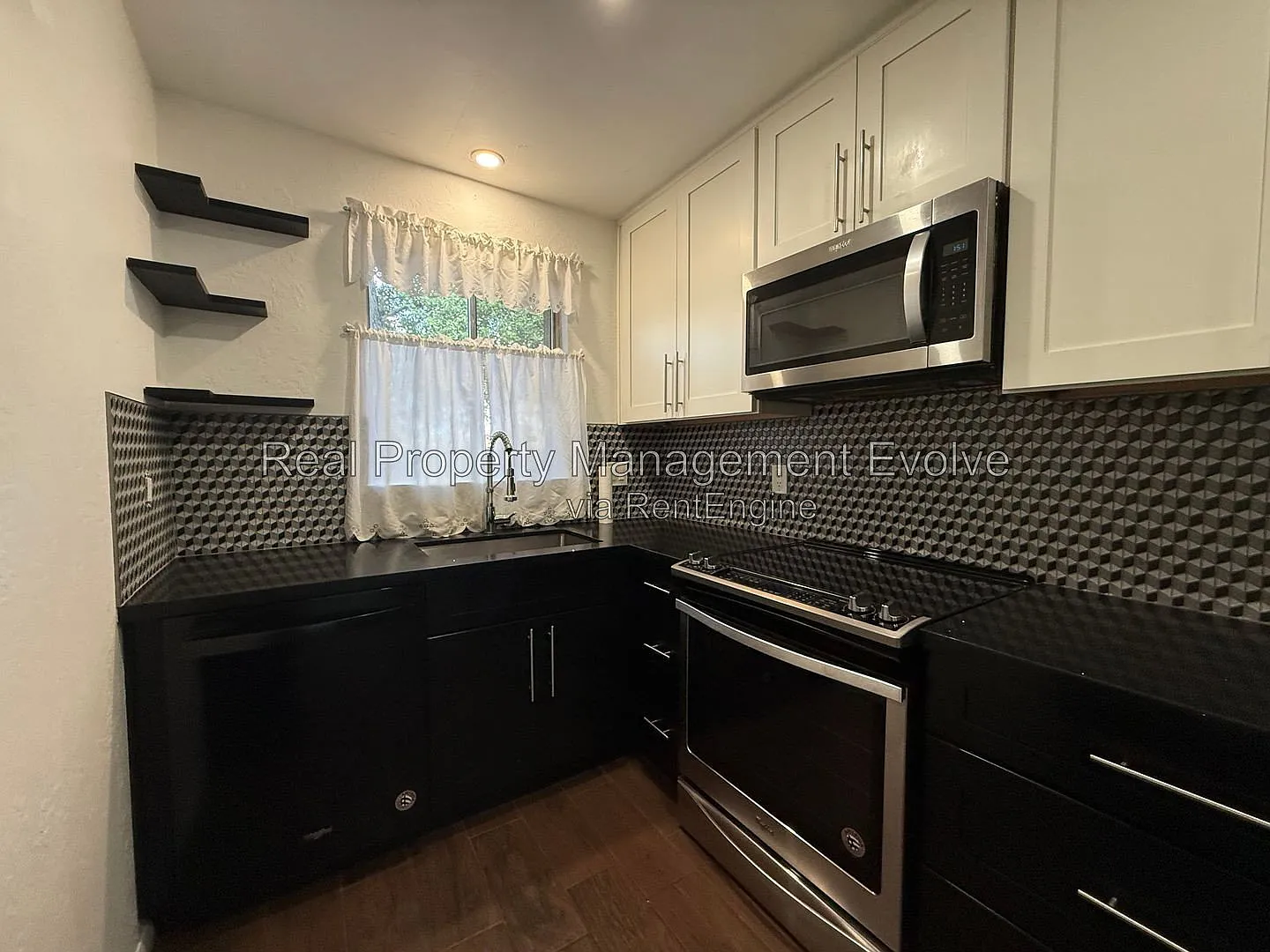 2 bed, 2.0 bath, 1009 sqft, $1,800 — Photo 4