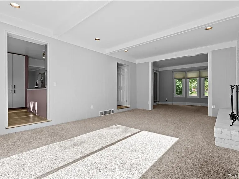 5476 Van Ness Dr — Photo 13