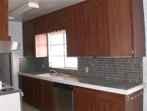 5th image of 1112 E 12th St