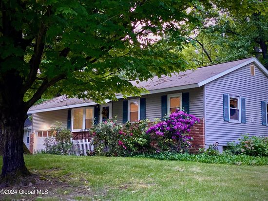 2 Arapaho Path, Saratoga Springs, NY 12866