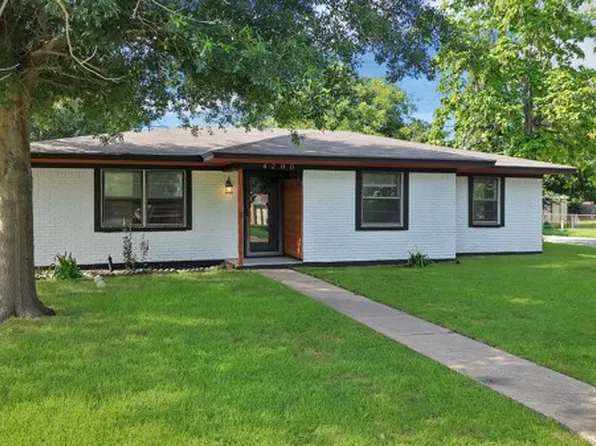 4200 Templeton St, Greenville, TX 75401