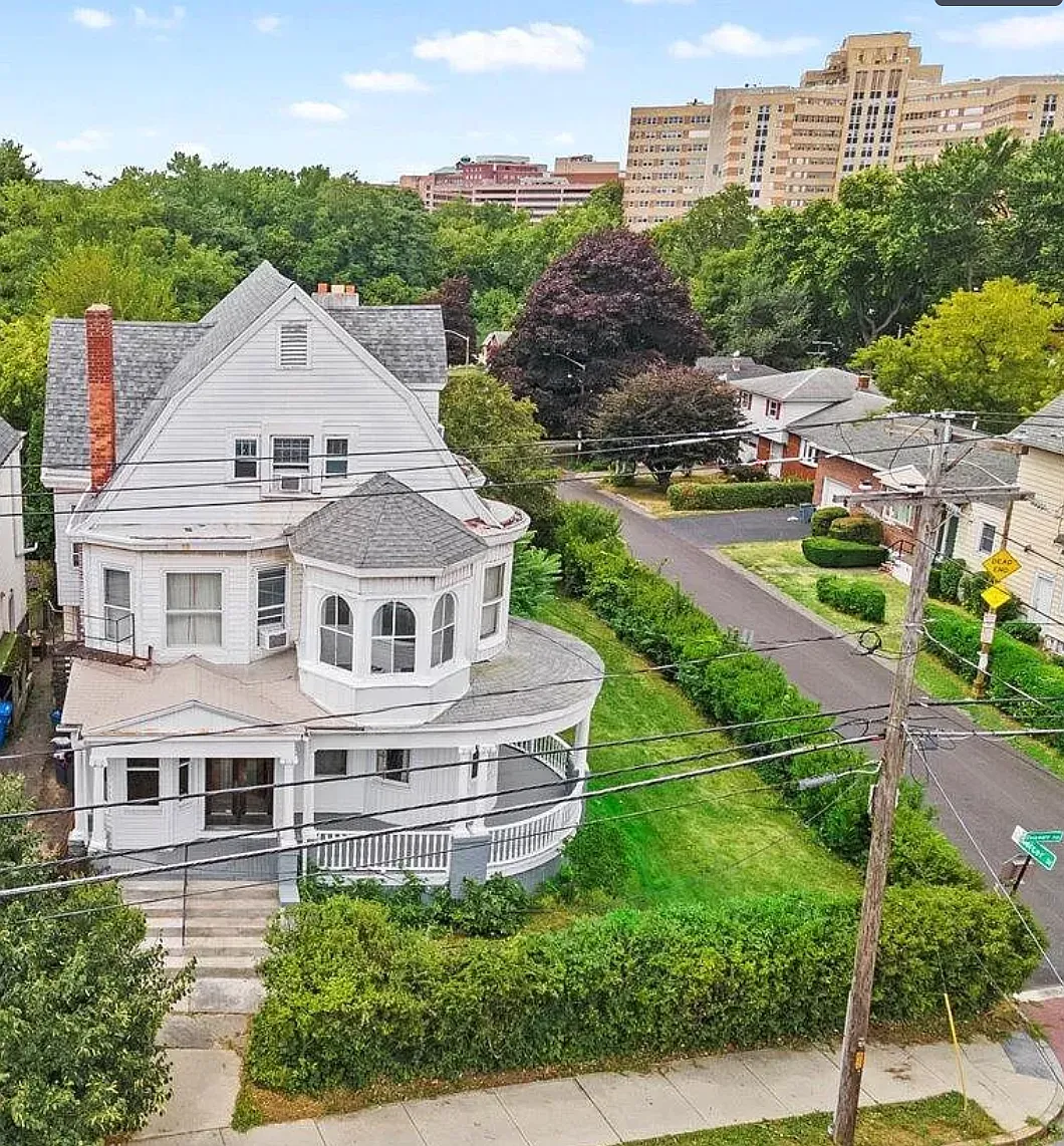 1 bed, 1100 sqft, $1,500 — Photo 1