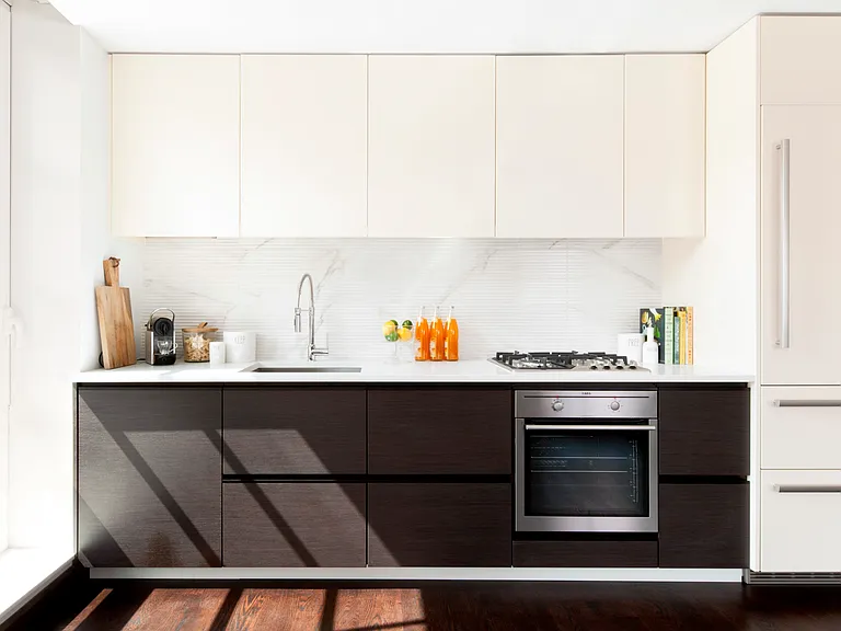 138 E 12th St #8B — Photo 3
