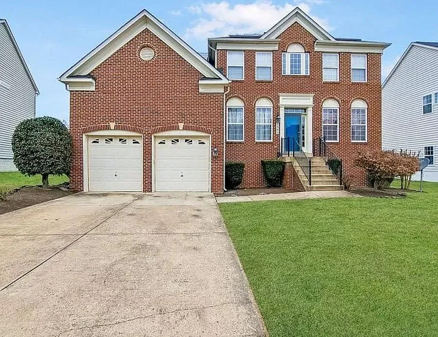 1996 Yorkshire Ln — Photo 1