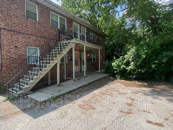 2nd image of 1507 W College St APT B