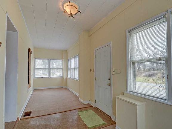 2nd image of 107 W Pleasant Run Parkway South Dr