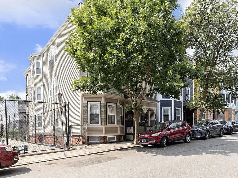 735 E 3rd St #3 — Photo 24