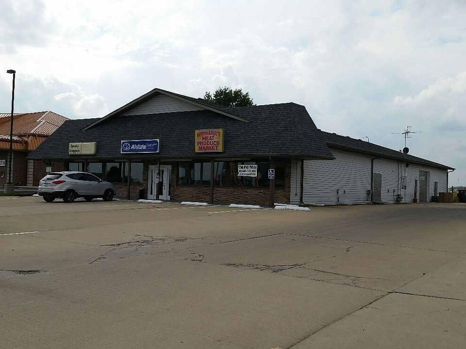 Side view, shows side entrance.