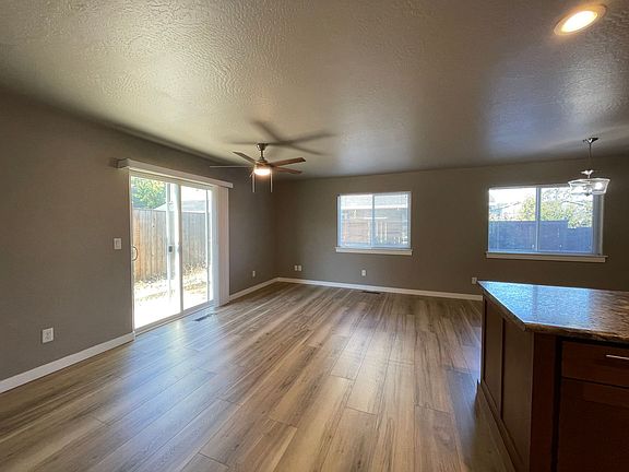 4th image of 340 Everett Way