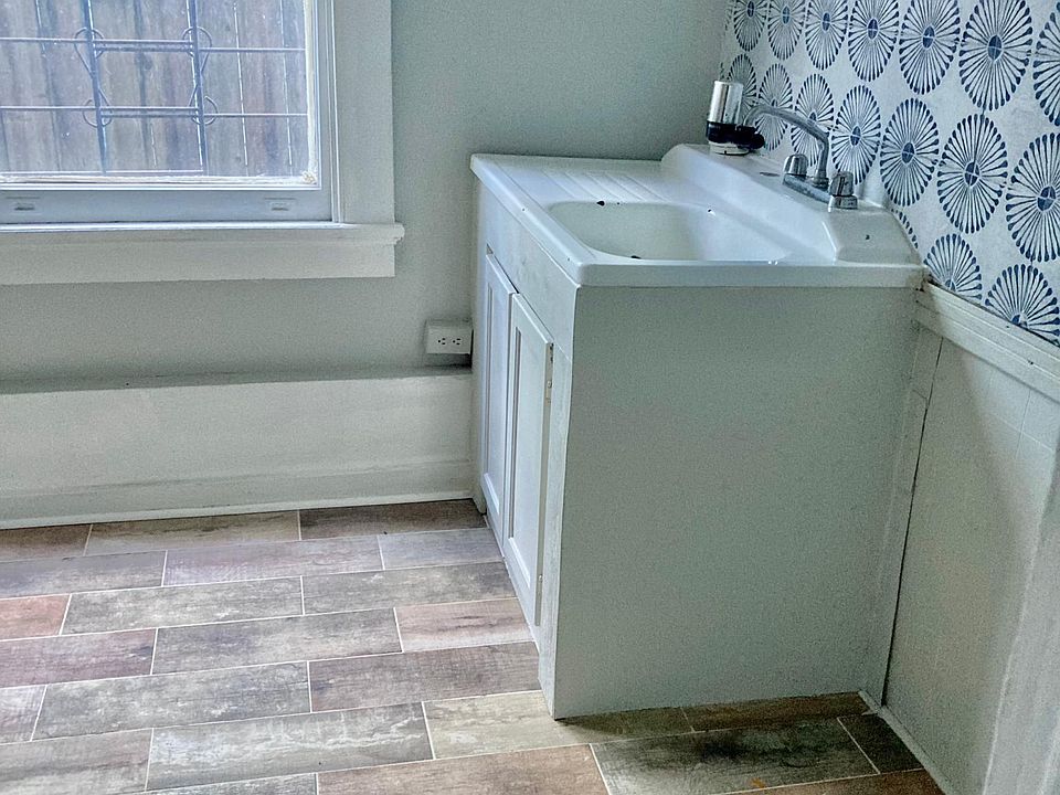 Freshly renovated with all new tile!