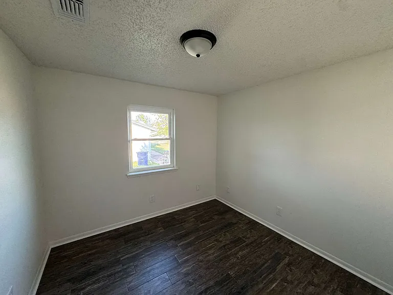 833 Michelle Dr — Photo 8