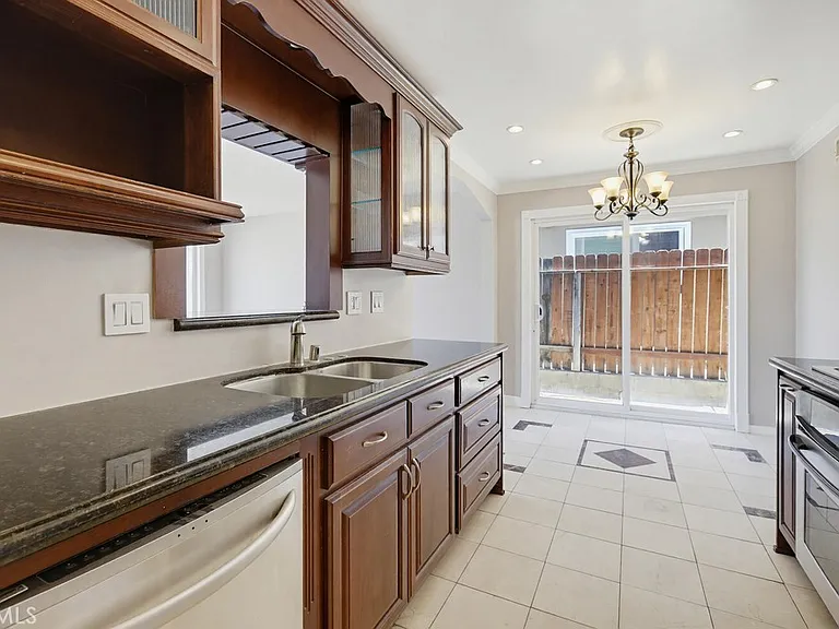 243 N Pageant St — Photo 21