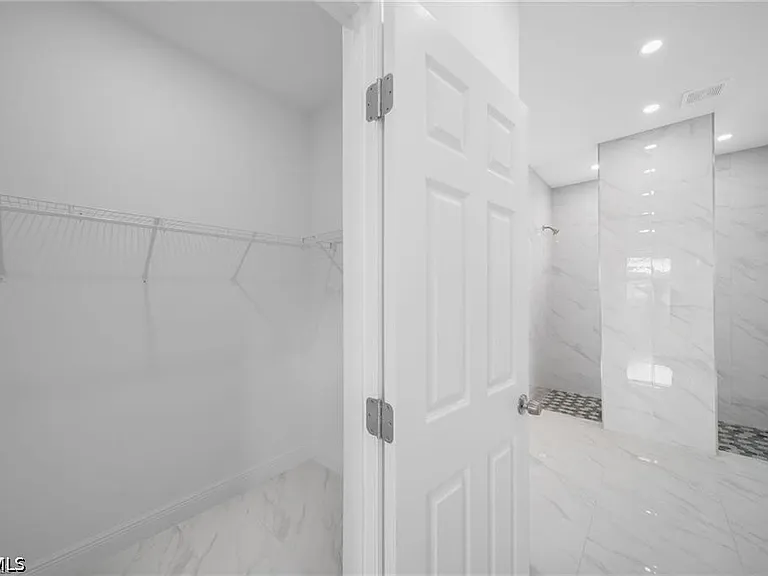 438 Poplar St — Photo 17