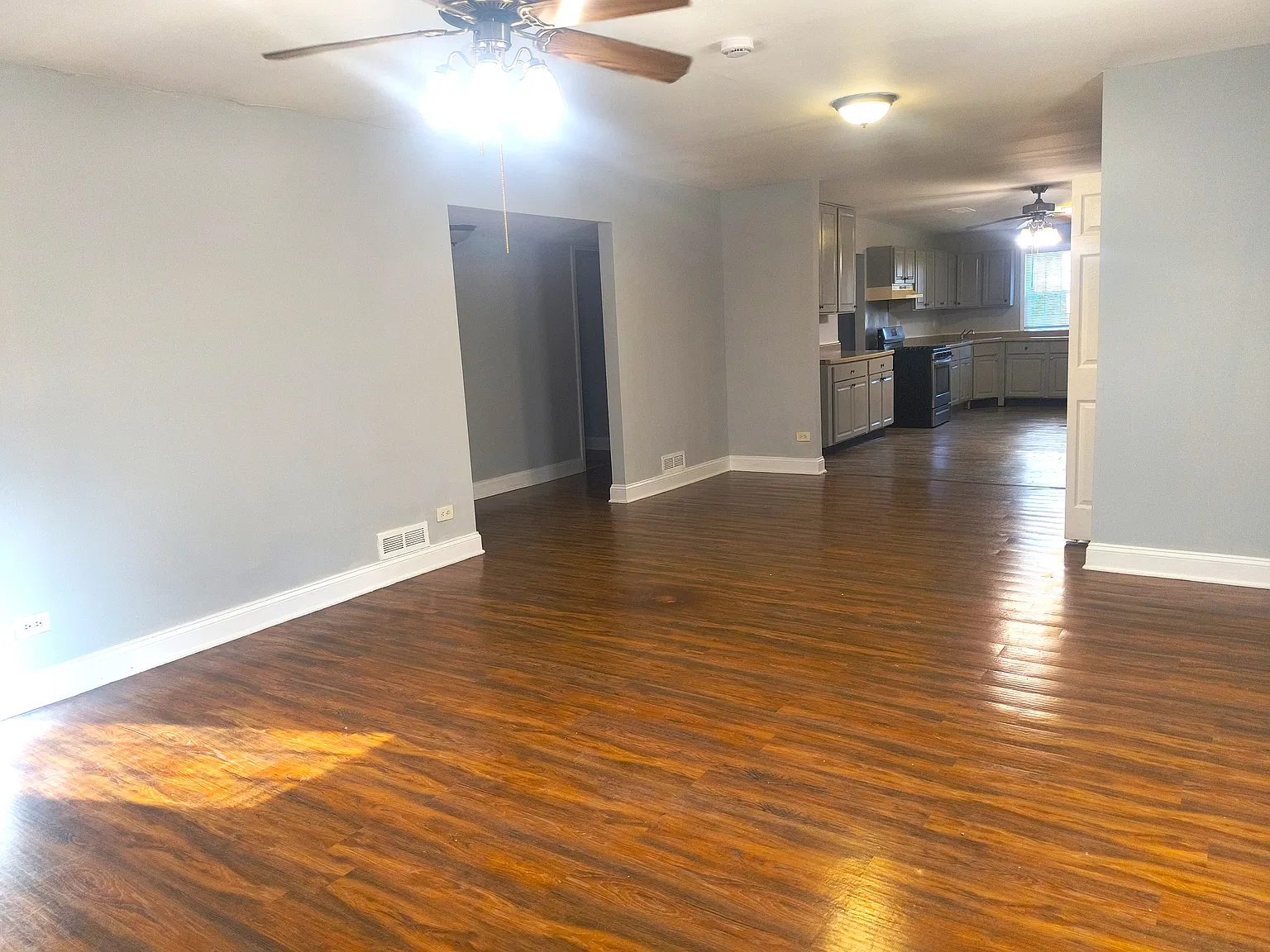 3 bed, $1,600 — Photo 2