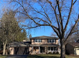 1528 Chat Ct, Naperville, IL 60565