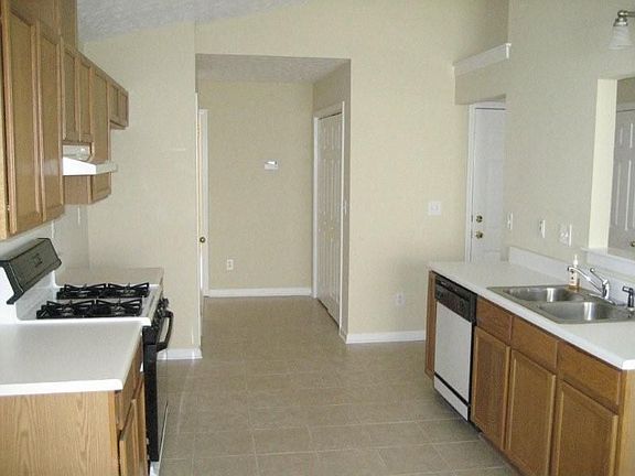 Kitchen w/ New Tile Floor