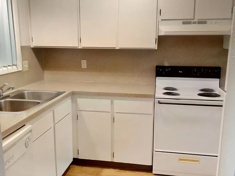Oakview Terrace Apartments — Photo 2