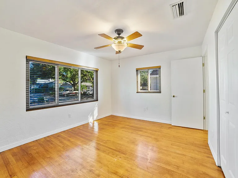1652 Berkshire Ave — Photo 15