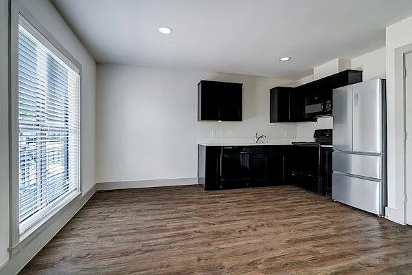 4300 Rosslyn