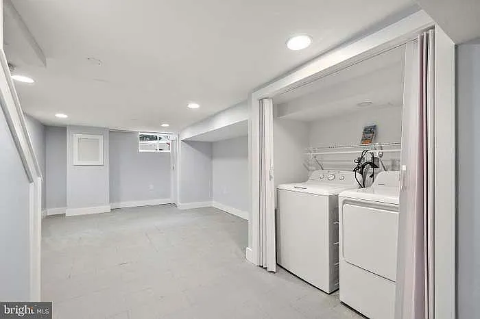 2225 S Rosewood St — Photo 15