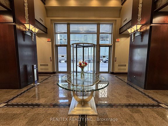 3rd image of 35 Balmuto St #Penthouse 01