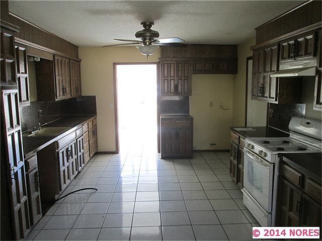 2nd image of 3022 E Jackson St