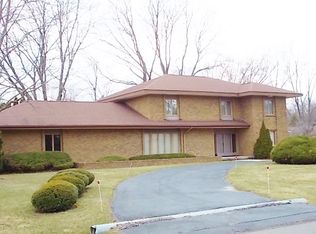 1181 Woodkrest Dr, Flint, MI