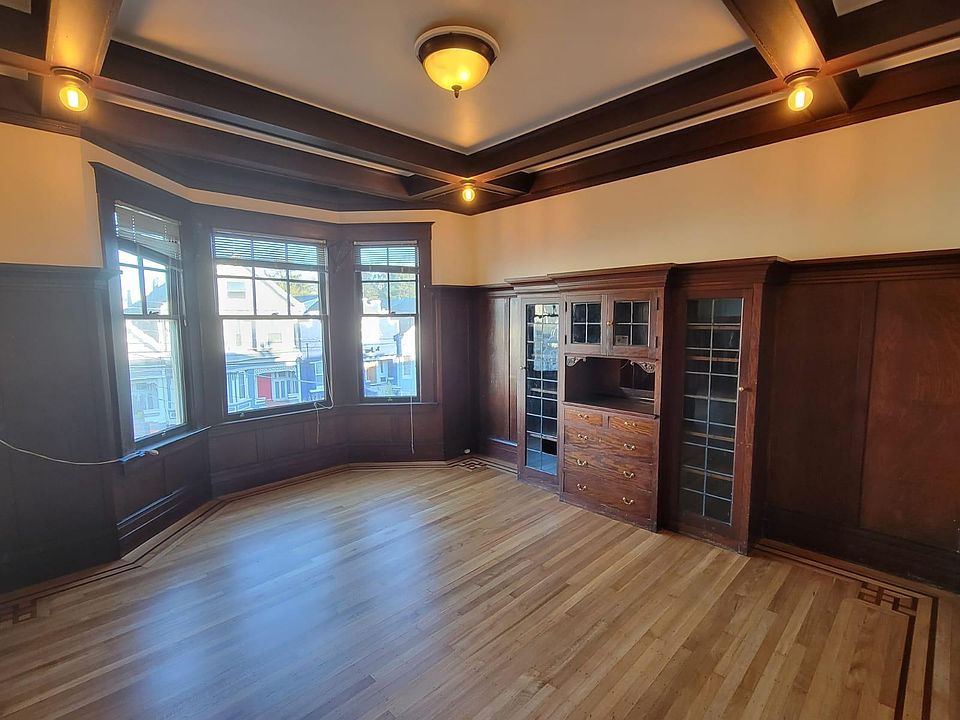1st image of 739 11th Ave