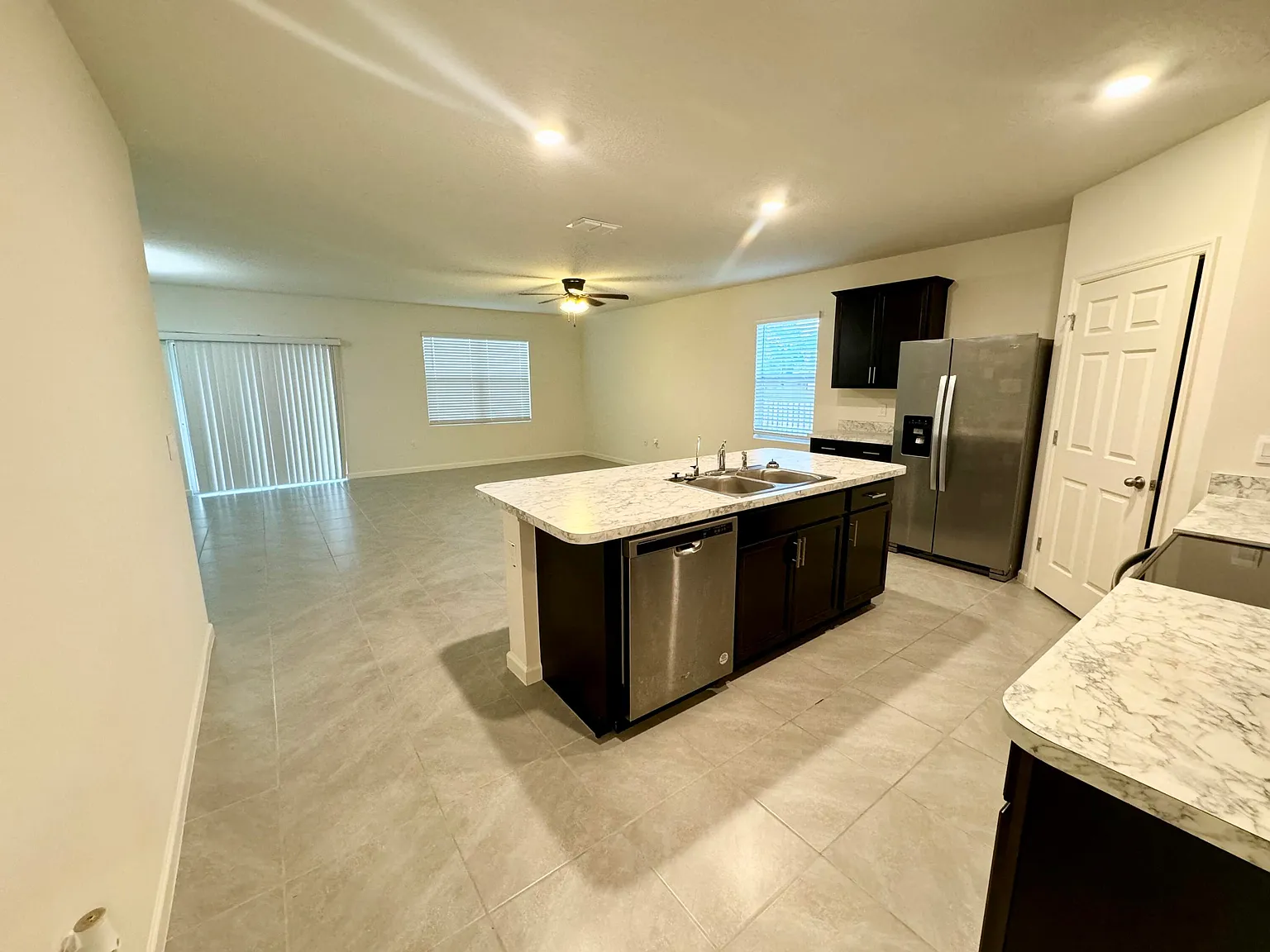 4 bed, 2.0 bath, 1918 sqft, $2,300 — Photo 4