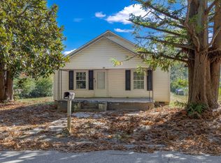 210 Walker Ave, Laurens, SC 29360