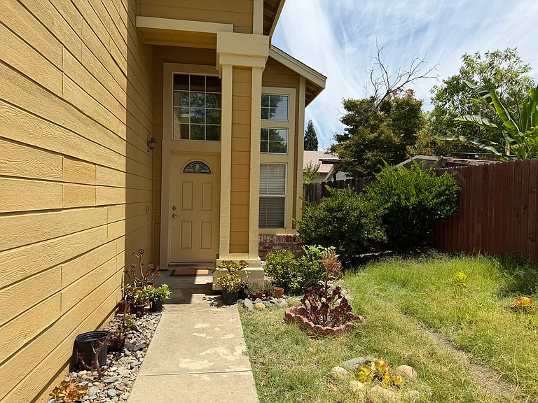 8687 Bluefield Way — Photo 2
