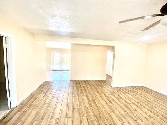 3rd image of 1601 Easthaven Dr