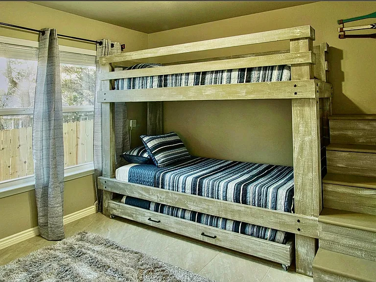 Custom built-in bunk beds stay with the home _ trundle included, sleeps 3!