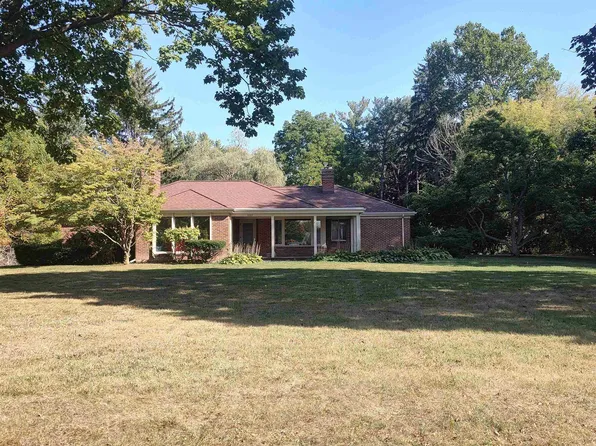 1327 W Saint Andrews Rd, Midland, MI 48640