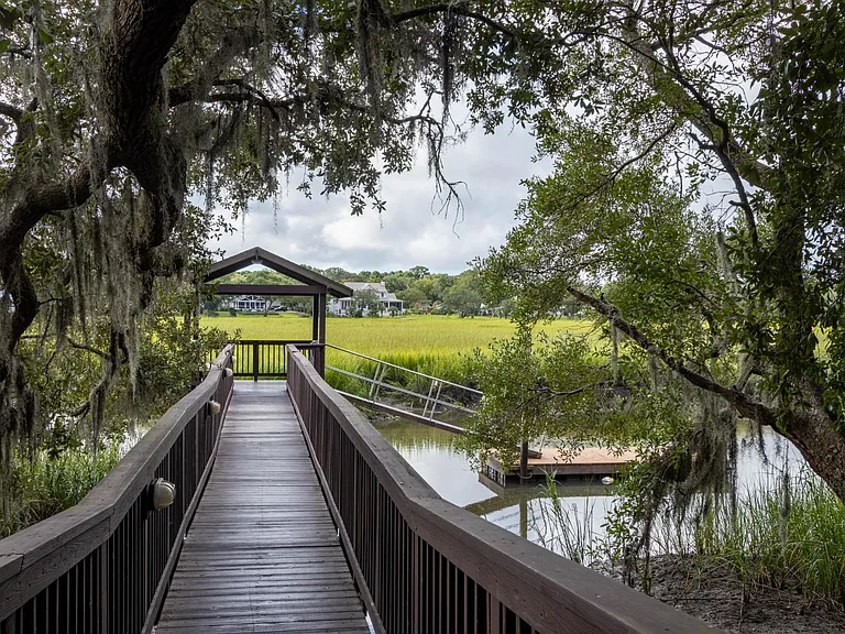 The Watch on Shem Creek — Photo 9