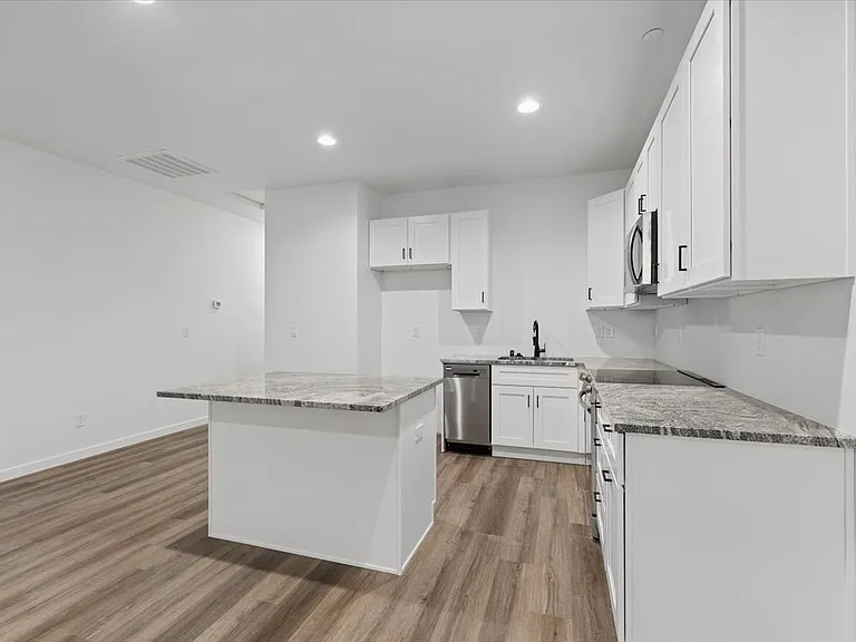 2228 E 4th Ave #1 — Photo 13