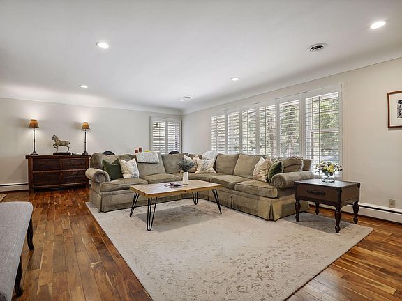 4th image of 4908 Ridge Pl