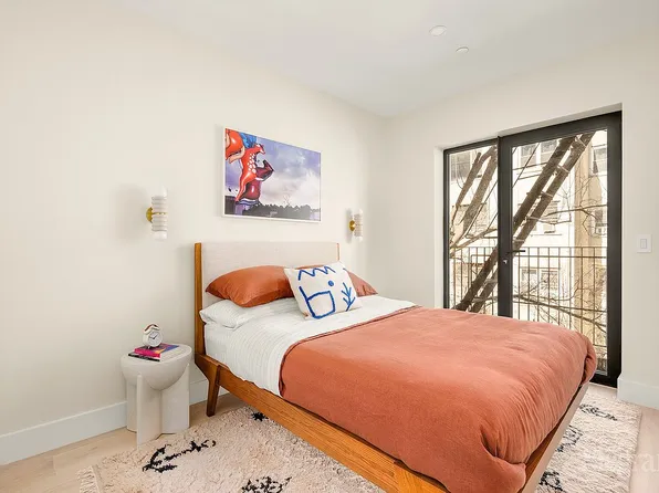 221 East 48th Street image 16 of 24