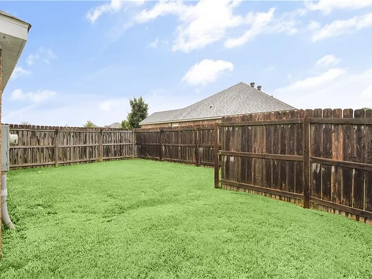 1240 Lariat Dr — Photo 23