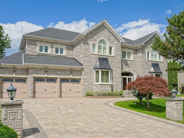 2 Cortleigh Ct, Richmond Hill, ON L4B 3G9