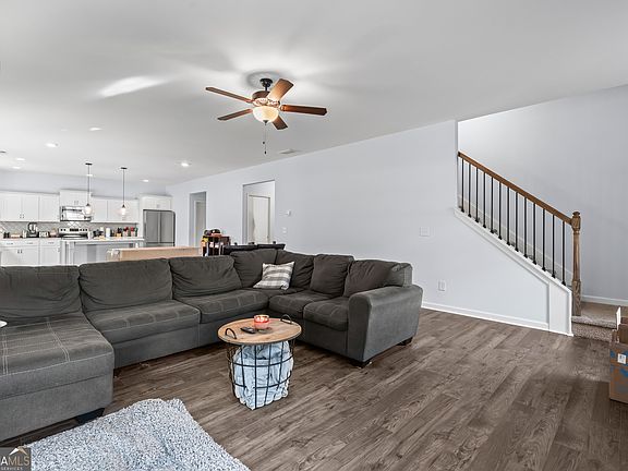 4th image of 141 Anita Blvd