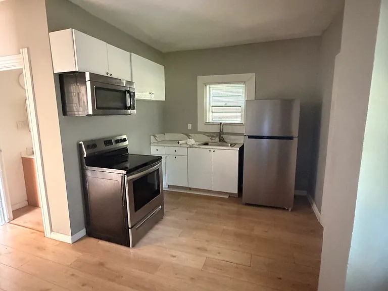 871 Oak St #1 — Photo 4