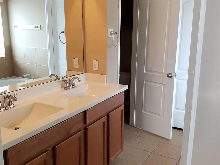 26707 Gladestone Ridge Ct — Photo 16