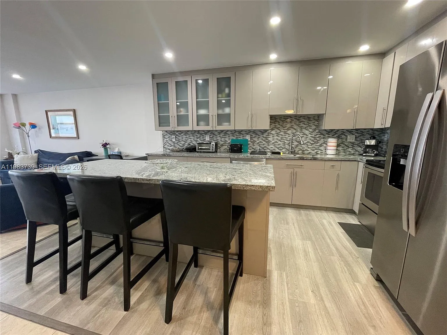 Sea Air Towers Condo — Photo 4