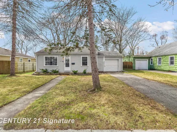 2115 Carolina St, Midland, MI 48642