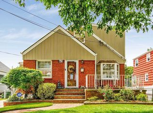 60 Merrick Ct, Valley Stream, NY 11580