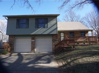 6223 Greenwood St, Shawnee, KS 66216