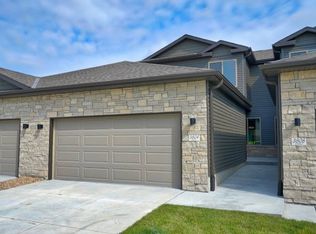 6961 Serpentine Dr, Lincoln, NE 68521